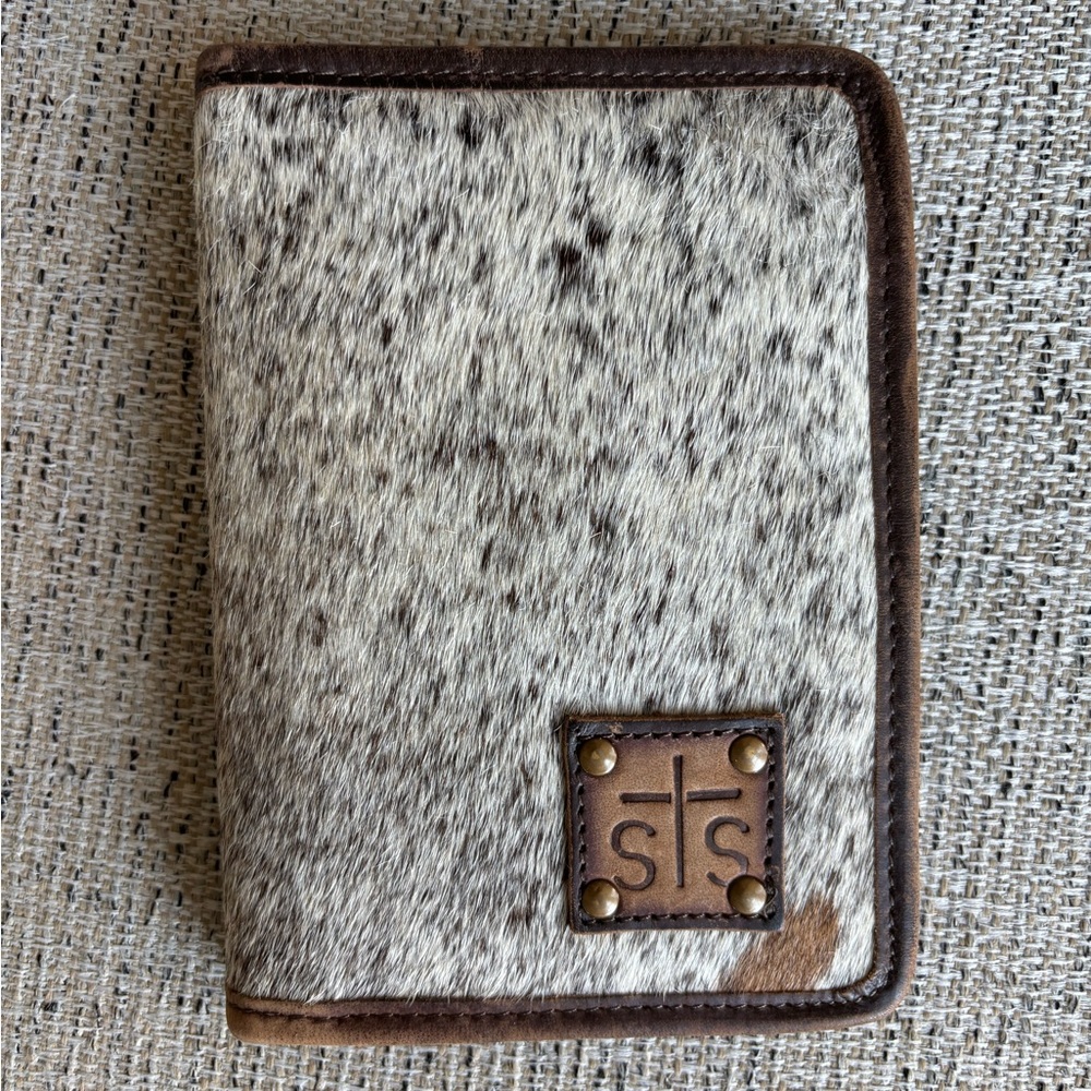 STS Ranchwear Western Cowhide Genuine Hair / Hide Magnetic Leather Wallet